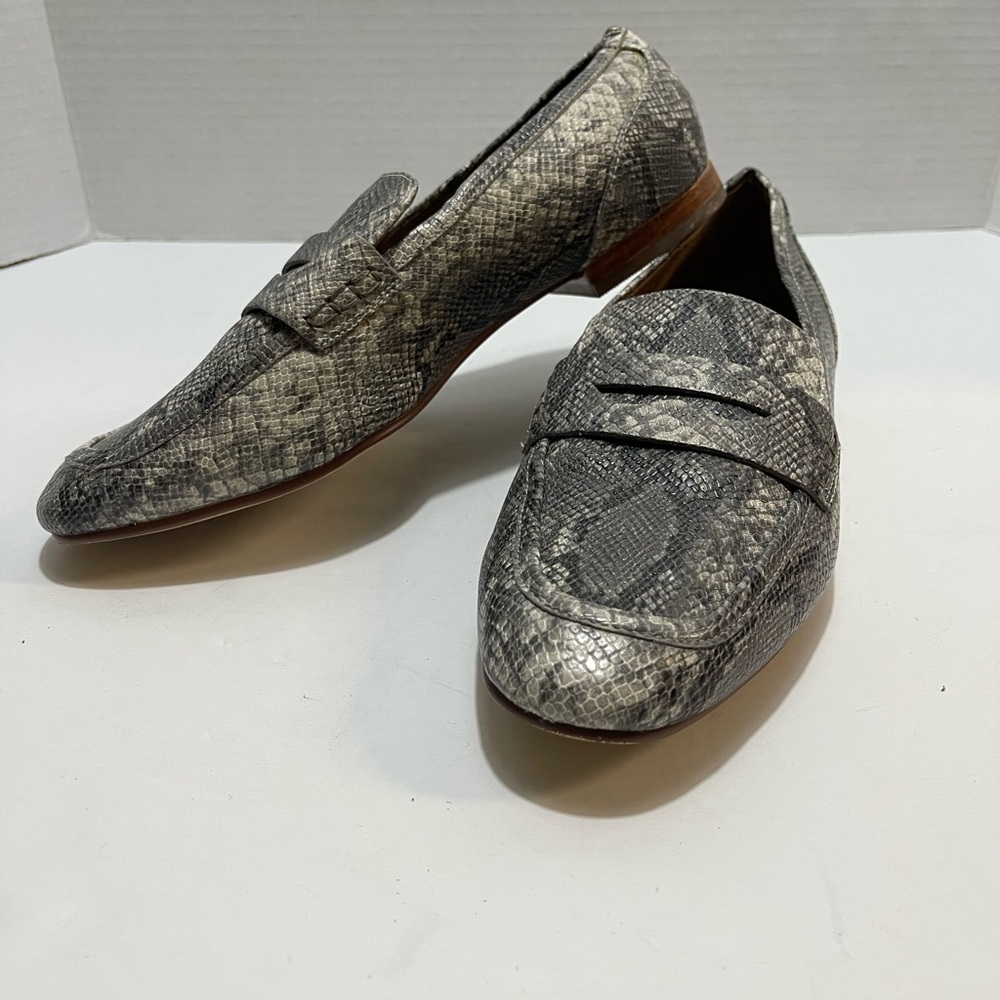 14th & Union Gray Snakeskin Loafers